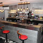 Les Glycines Hotel Saint-Bonnet-du-Gard