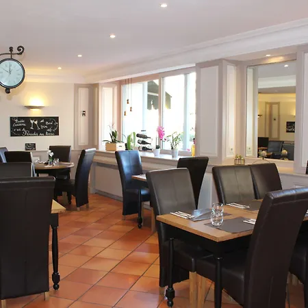 Les Glycines Hotel 2*