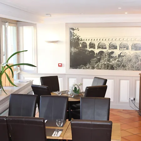 Les Glycines Hotel Saint-Bonnet-du-Gard