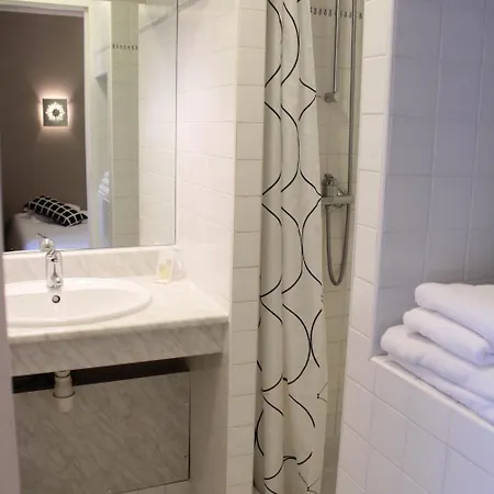 Les Glycines Отель Ремулен