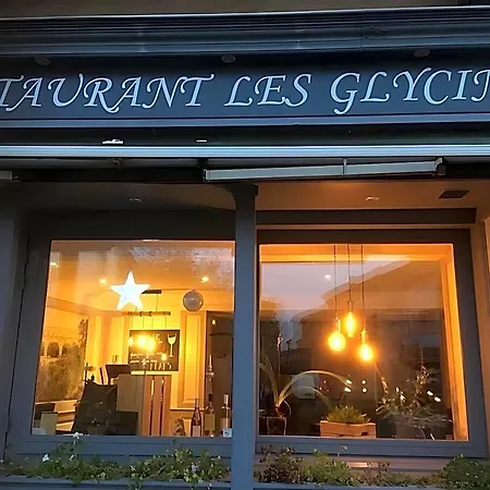 Otel Les Glycines Saint-Bonnet-du-Gard