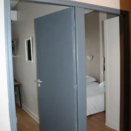 Les Glycines Hotel 2*