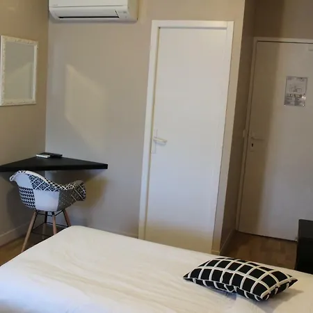 Les Glycines Hotel 2*