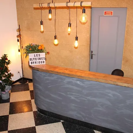 Hotel Les Glycines 2*